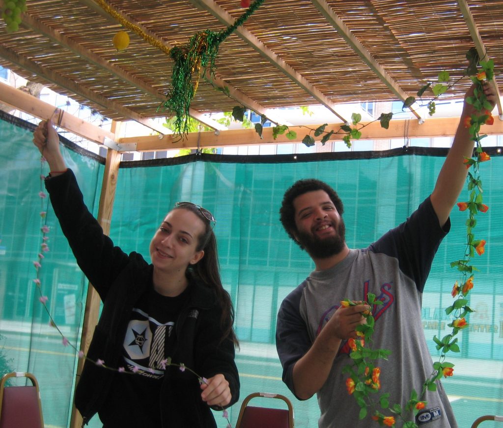 sukkah-decorating-2016-2